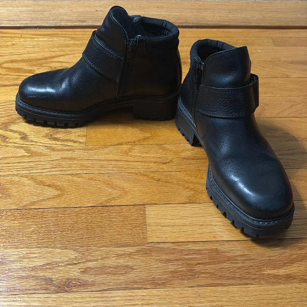 Black Leather, fleece lined boots - Picture 3 of 7